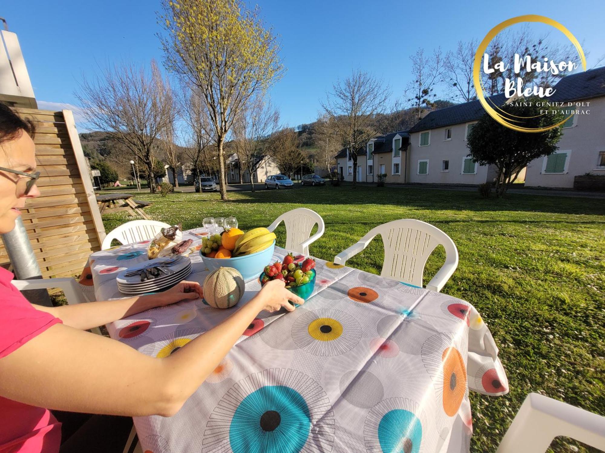 La Maison Bleue, Village Vacances, Piscine, Parking Saint-Geniez-d'Olt Exterior photo