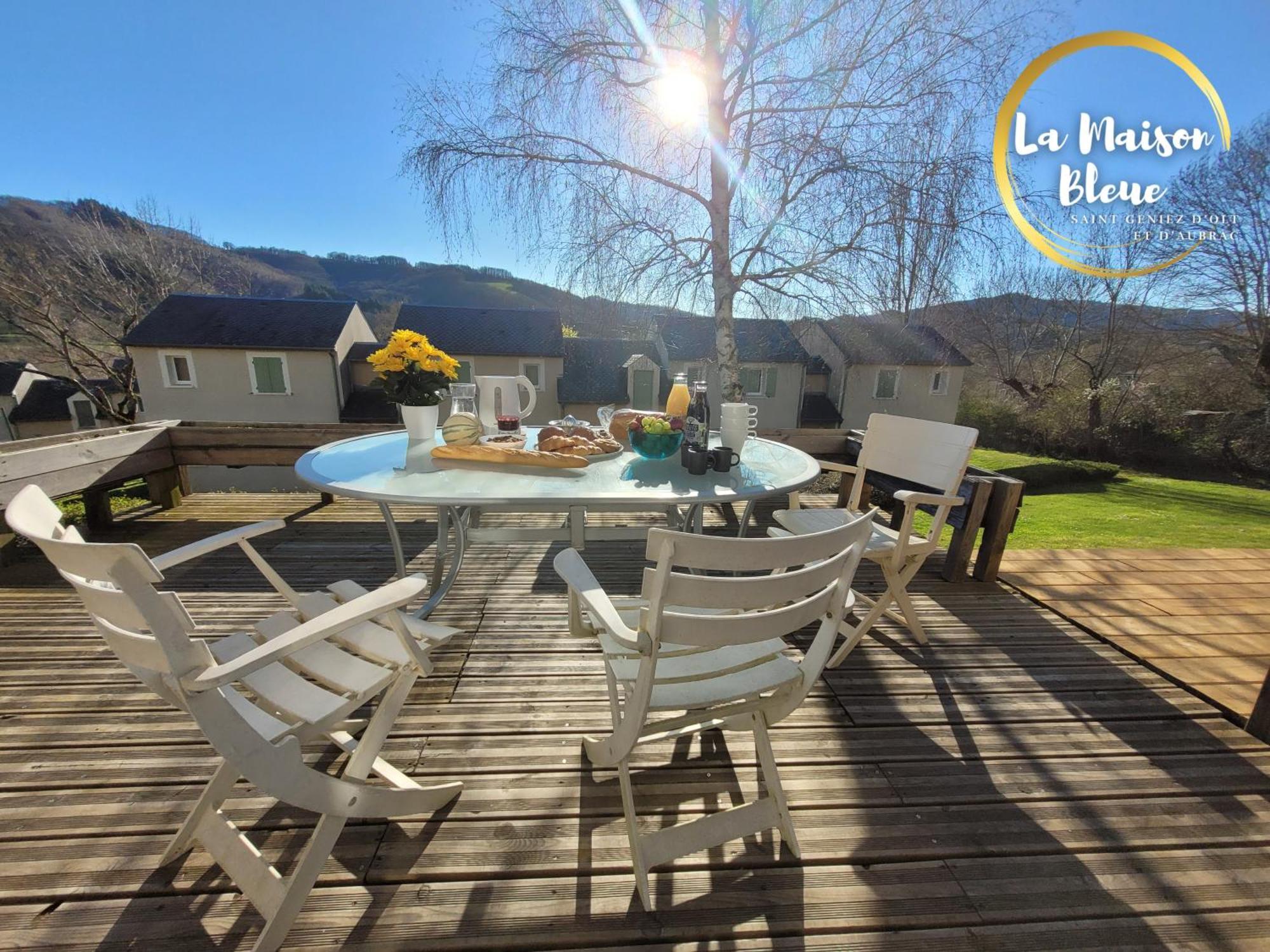 La Maison Bleue, Village Vacances, Piscine, Parking Saint-Geniez-d'Olt Exterior photo